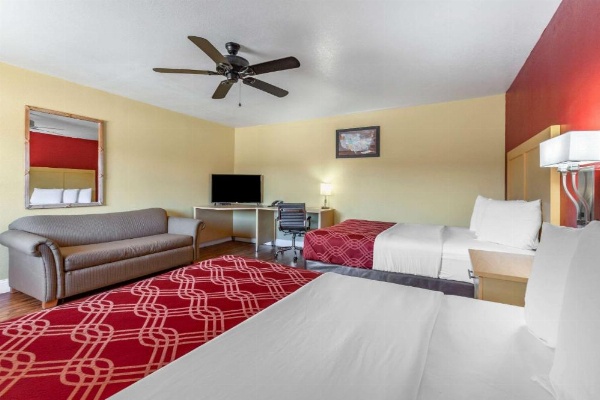 Econo Lodge Clovis image 10
