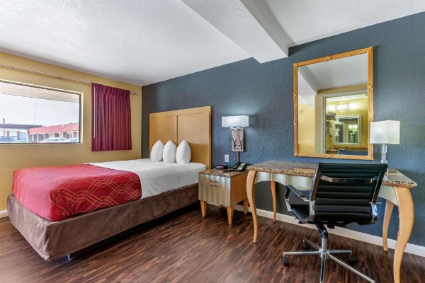 Econo Lodge Clovis image 22
