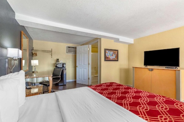 Econo Lodge Clovis image 23