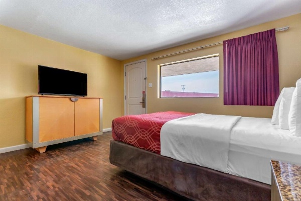 Econo Lodge Clovis image 26