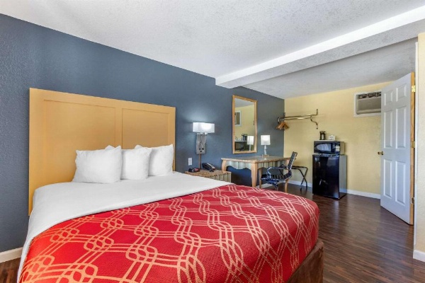 Econo Lodge Clovis image 29